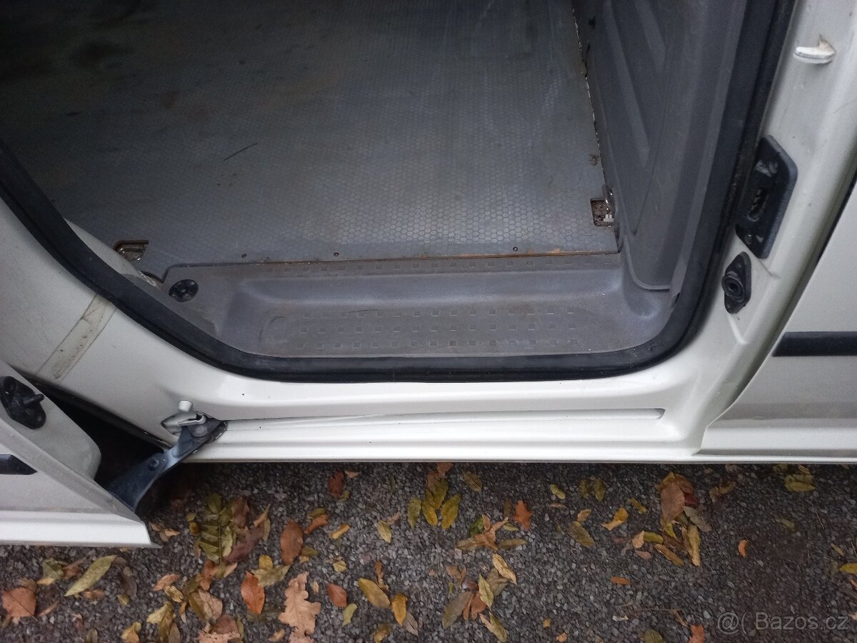 Volkswagen CADDY CNG/2.0 benzín 80 KW - 13