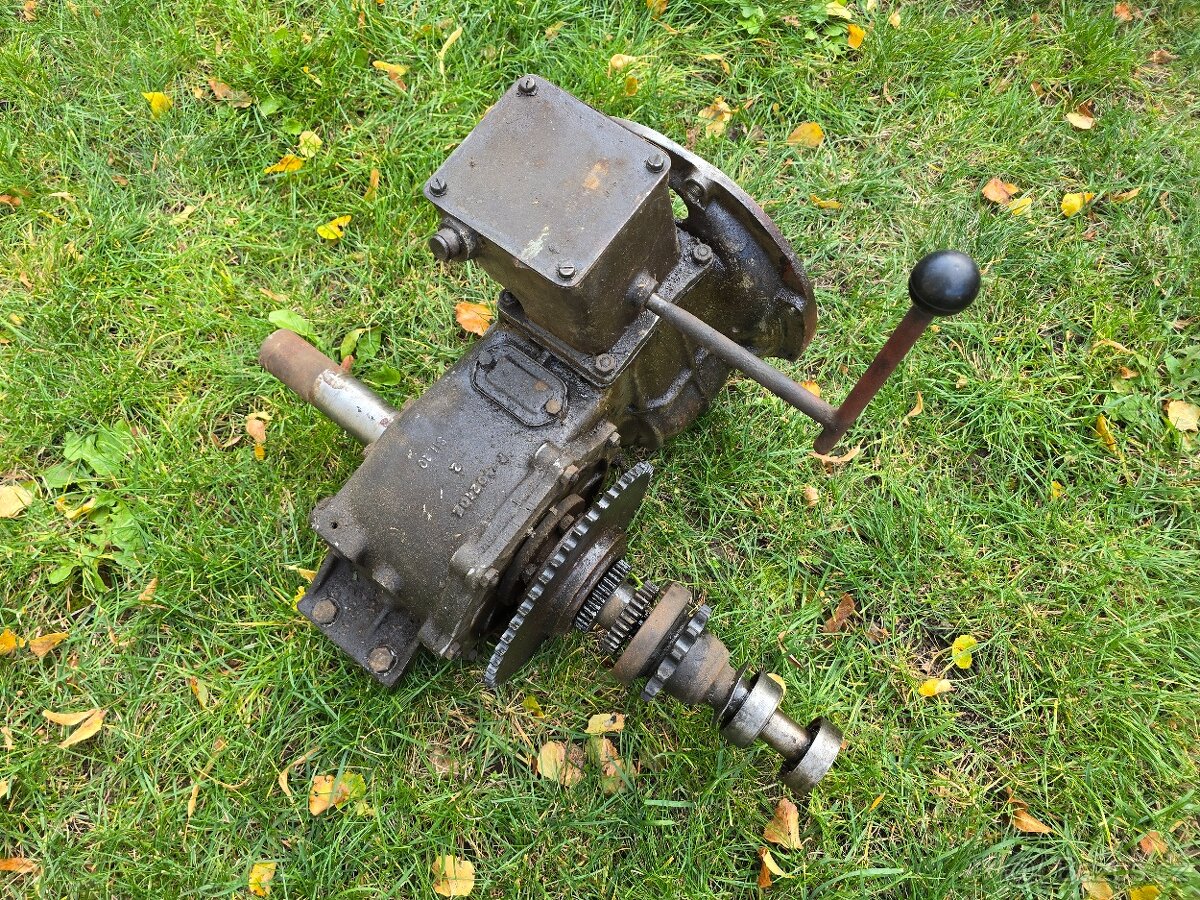 Převodovka z frézky - náhradní díly - 13