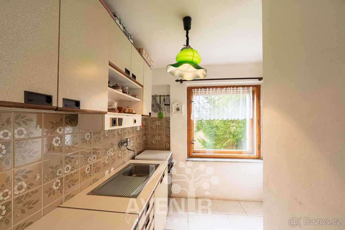 Prodej rodinného domu 5+1 + garáž a další místnosti 193 m², - 13