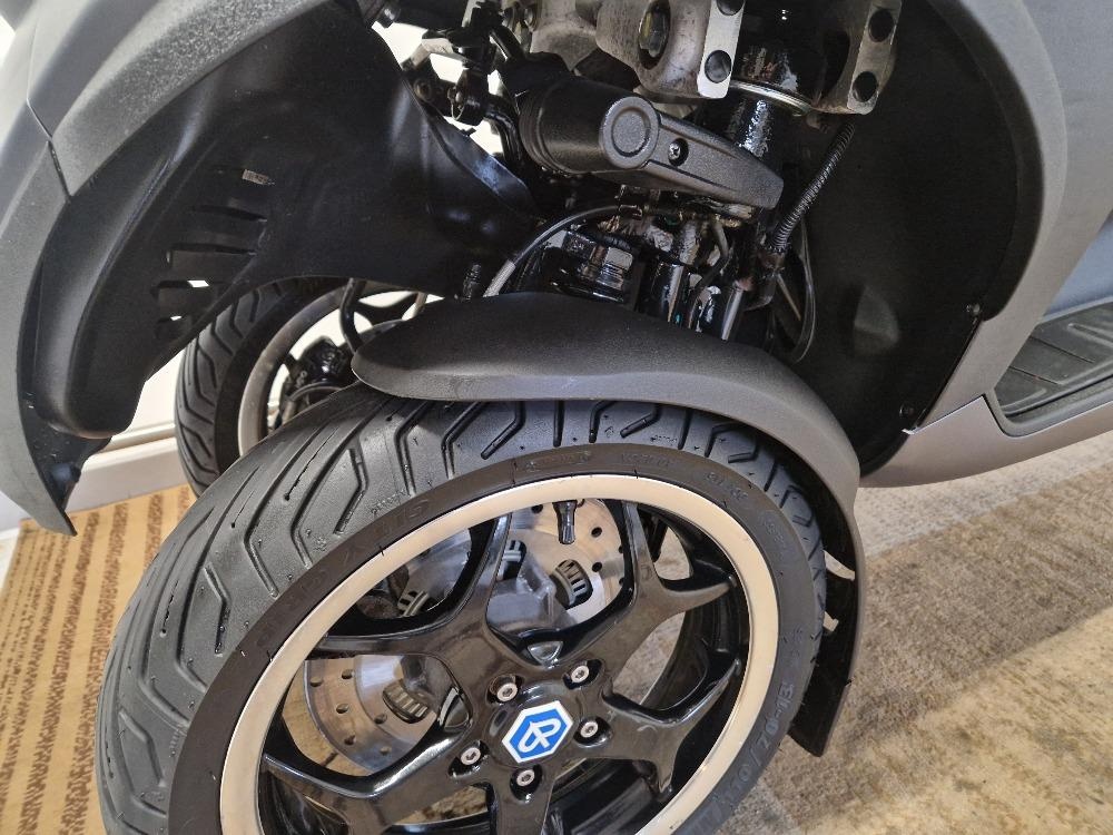 Piaggio MP3 500 ABS LED ESP USB 11/2016 - 13