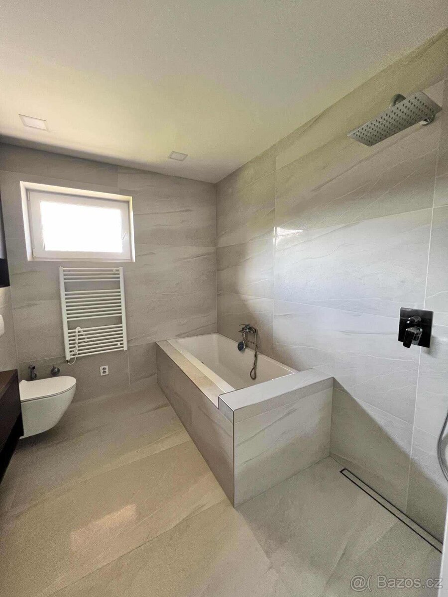 Novostavba 4+kk v přírodě, pozemek 1700m2 - 13