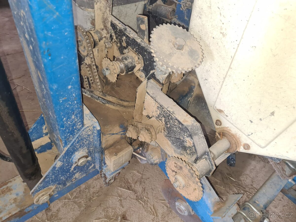 Secí stroj Kinze 3000 8 řádků - 13