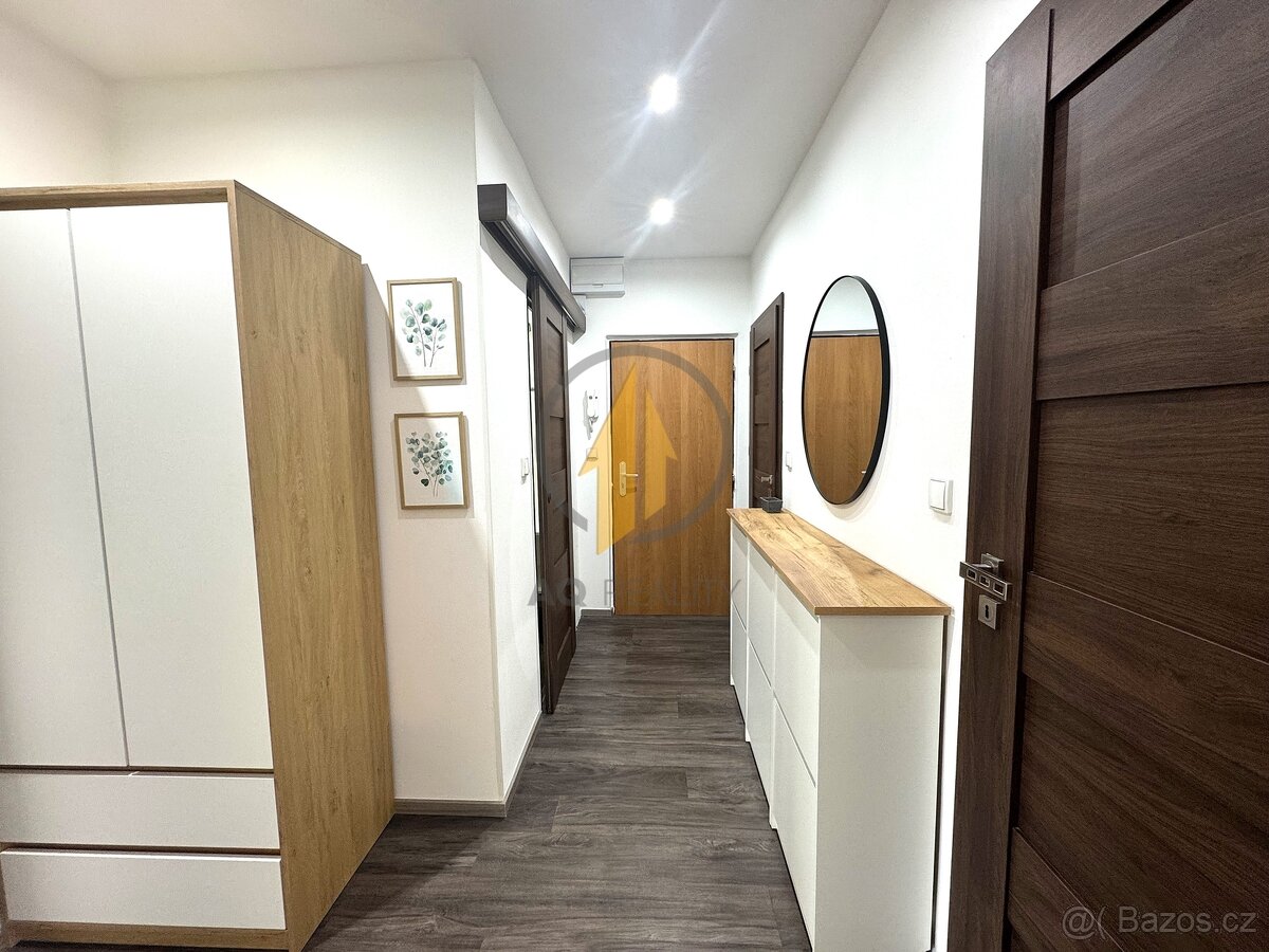 Pronájem krásného zrekonstruovaného bytu 3+1 v Jičíně – klid - 13