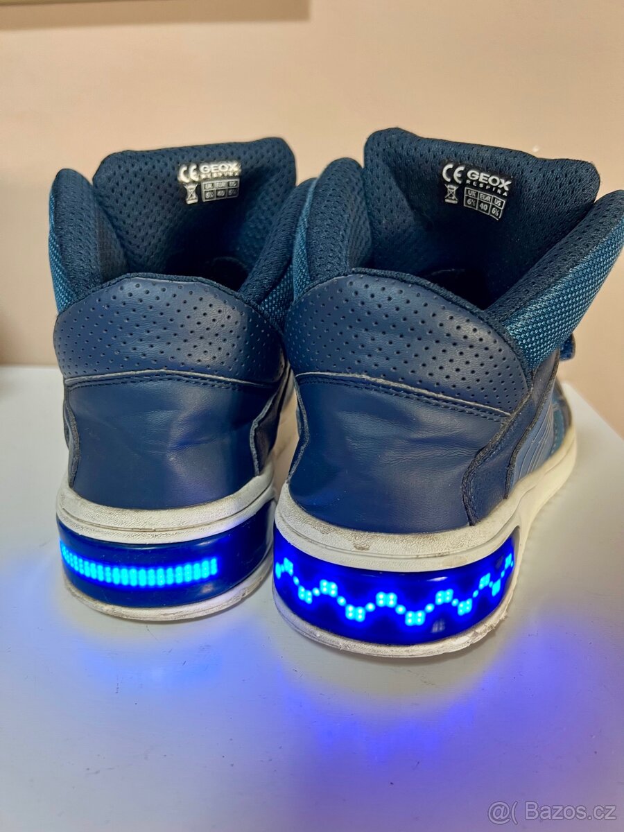 Boty s led osvětlením na aplikaci Geox Respira vel. 40 - 13