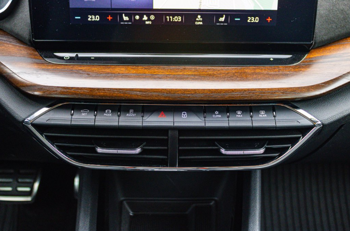 Škoda Octavia 2.0 TDI Scout 4x4 /Nezávislé/Masáž/LED Matrix - 13