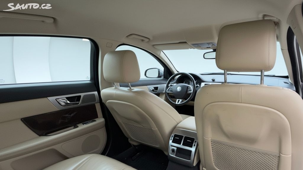 Jaguar XF, 2.2D 147 kW, 93 500km - 13