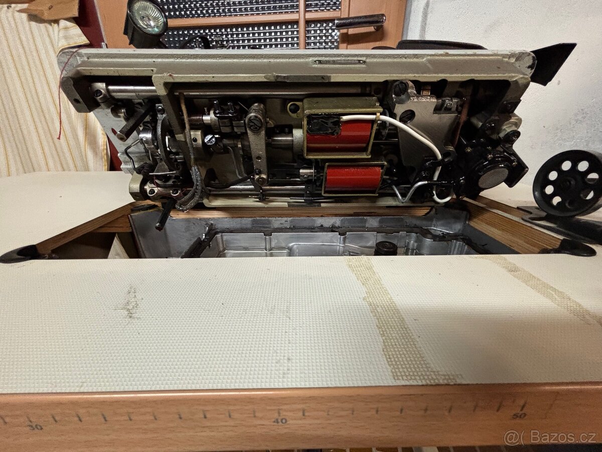 Prumyslovy sici stroj Juki s orezem - 13