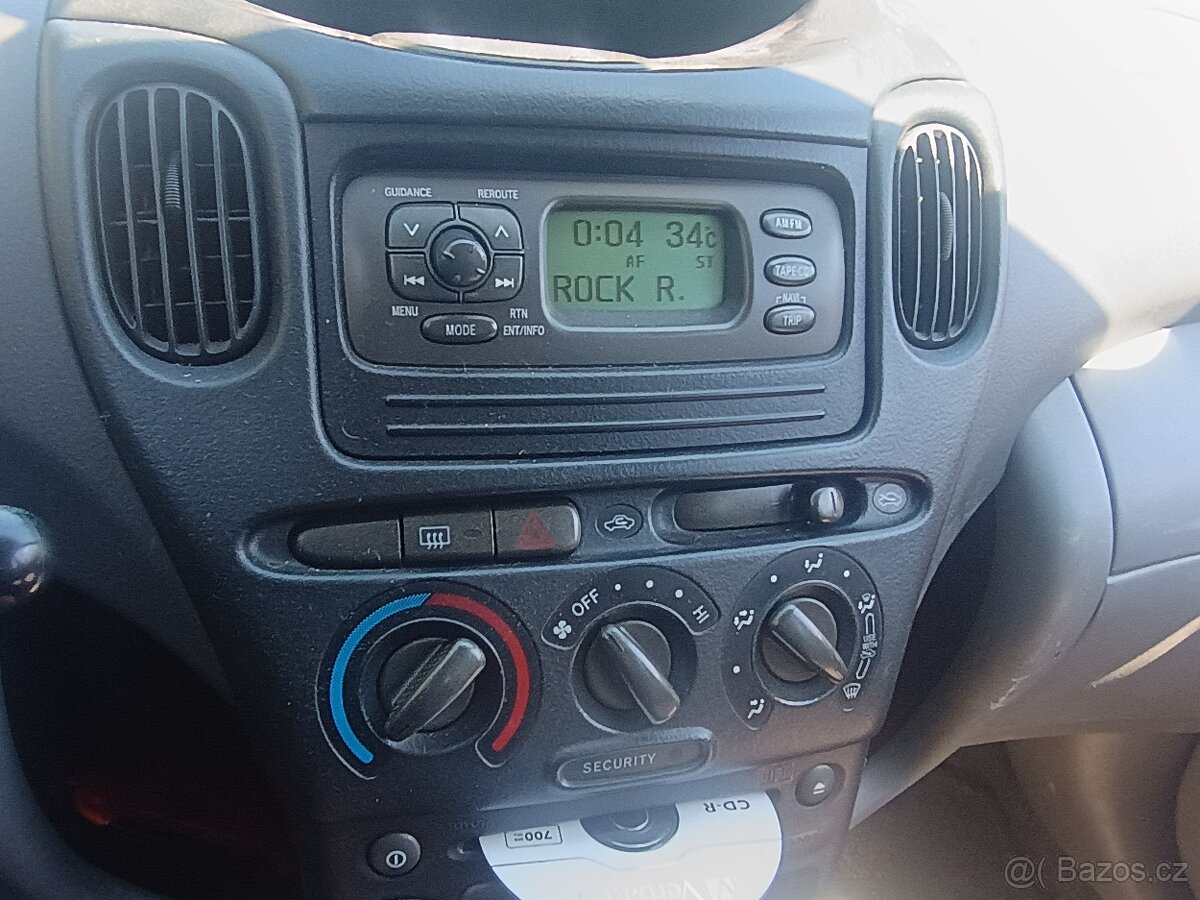 Toyota Yaris verso - 13
