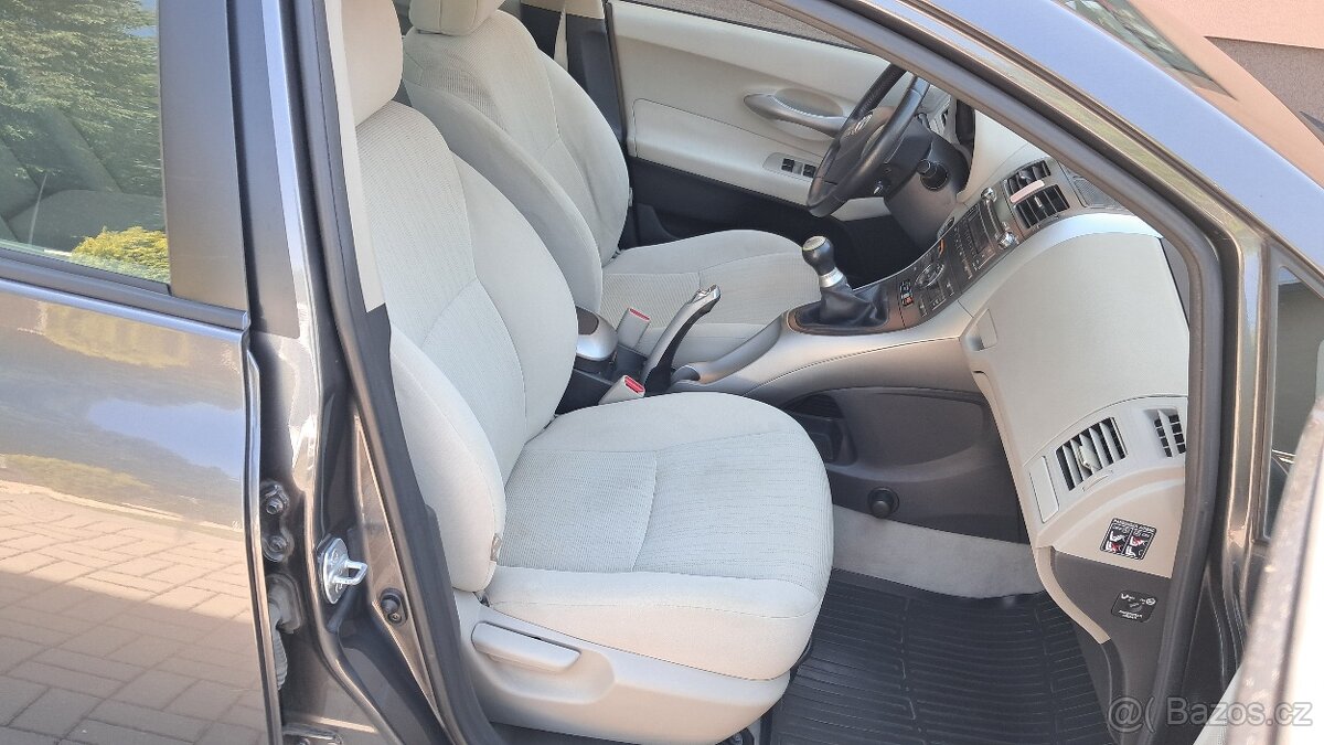 Toyota Auris, 1.6i / EXECUTIVE ČR - 13