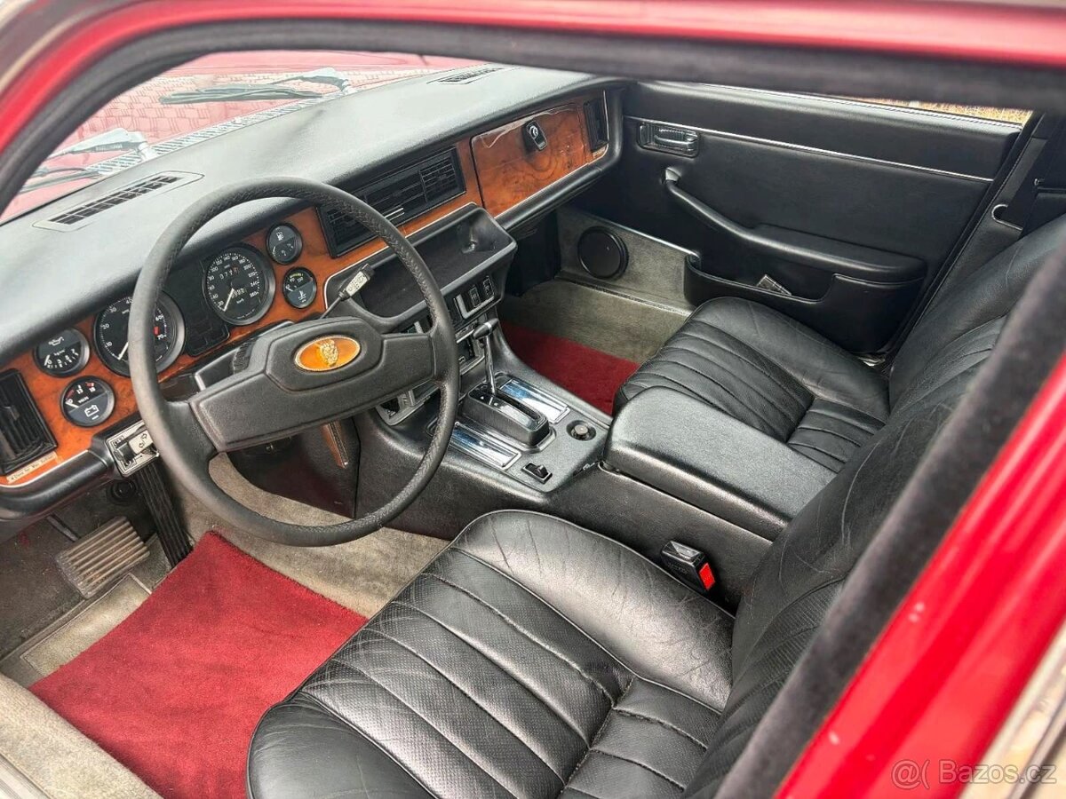 Jaguar XJ12 - 13