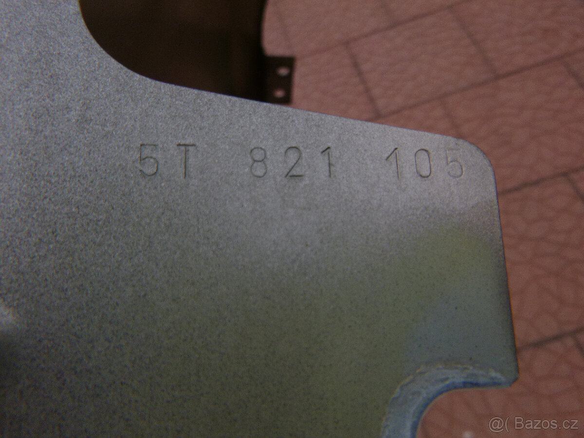 VW Touran výztuha světlo blatník dveře kapota 5TA - 13