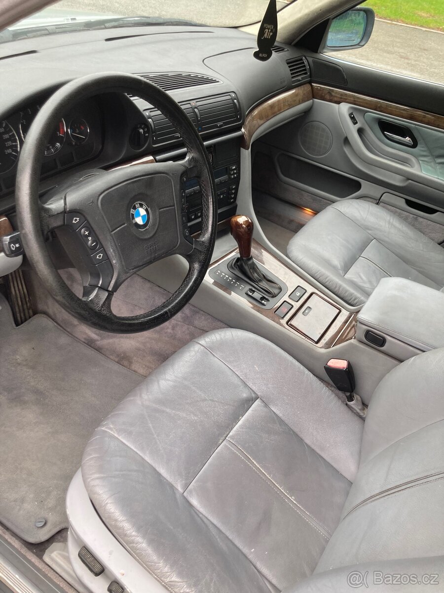 BMW E38 730i V8 - 13