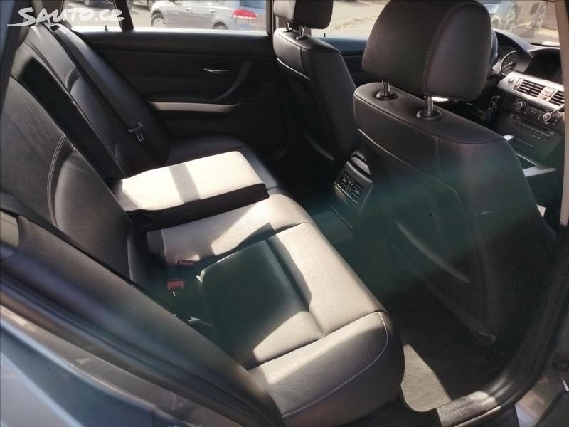 BMW 320i 125kW, NAVI, Automat.r.v.8/2010, naj. 228.145km - 13