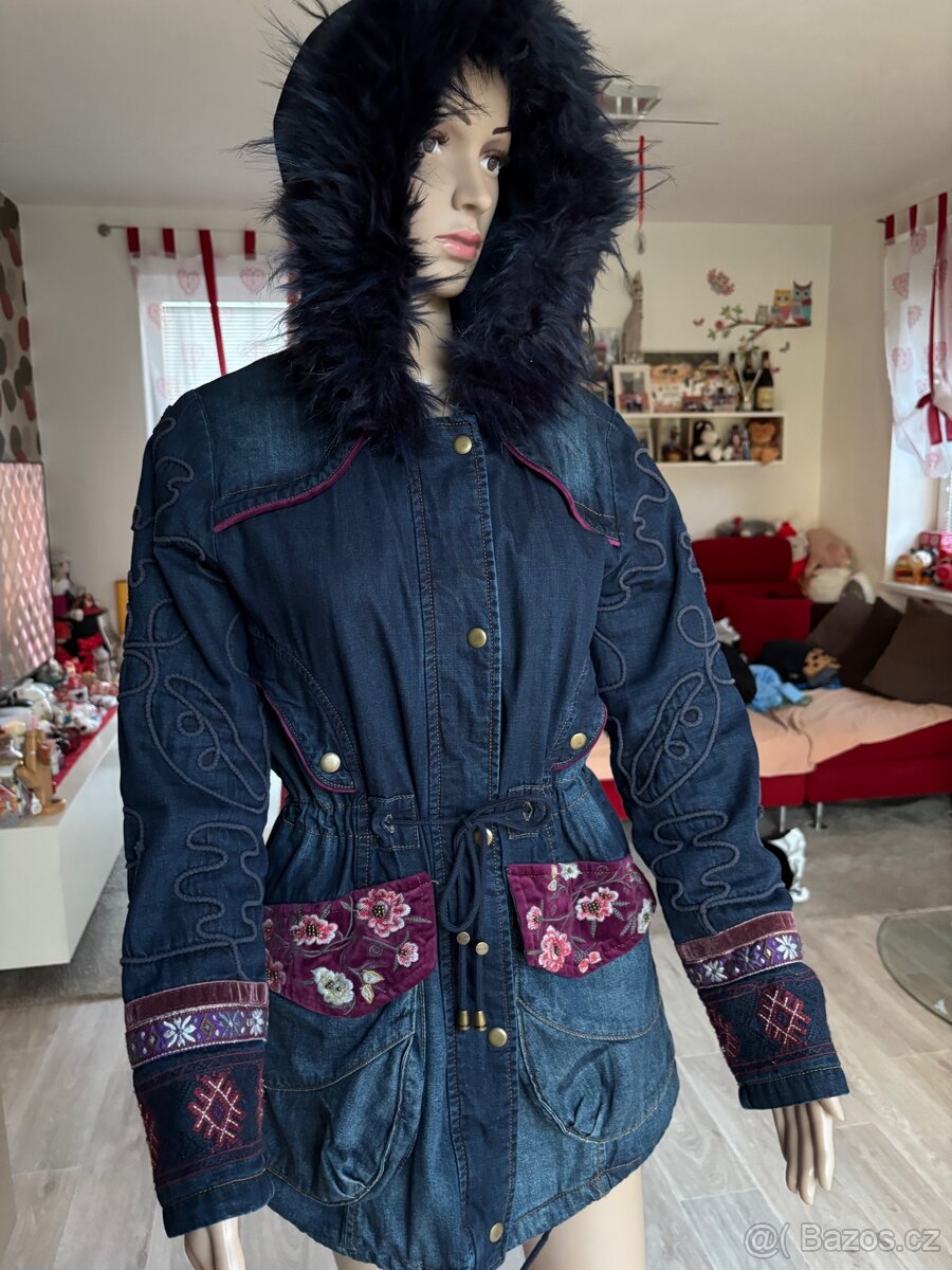 Podšitý džínový kabátek Desigual s kapucí - 13