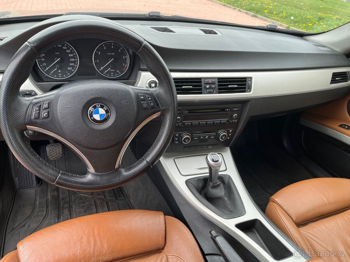 BMW 320i Coupe - 13