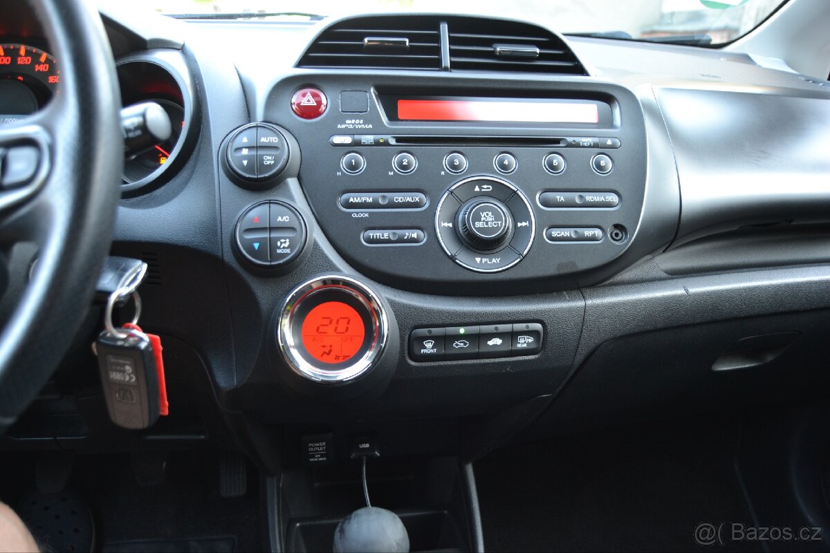 Honda Jazz 1.339 i-VTEC 73kw rok 2013 - 13