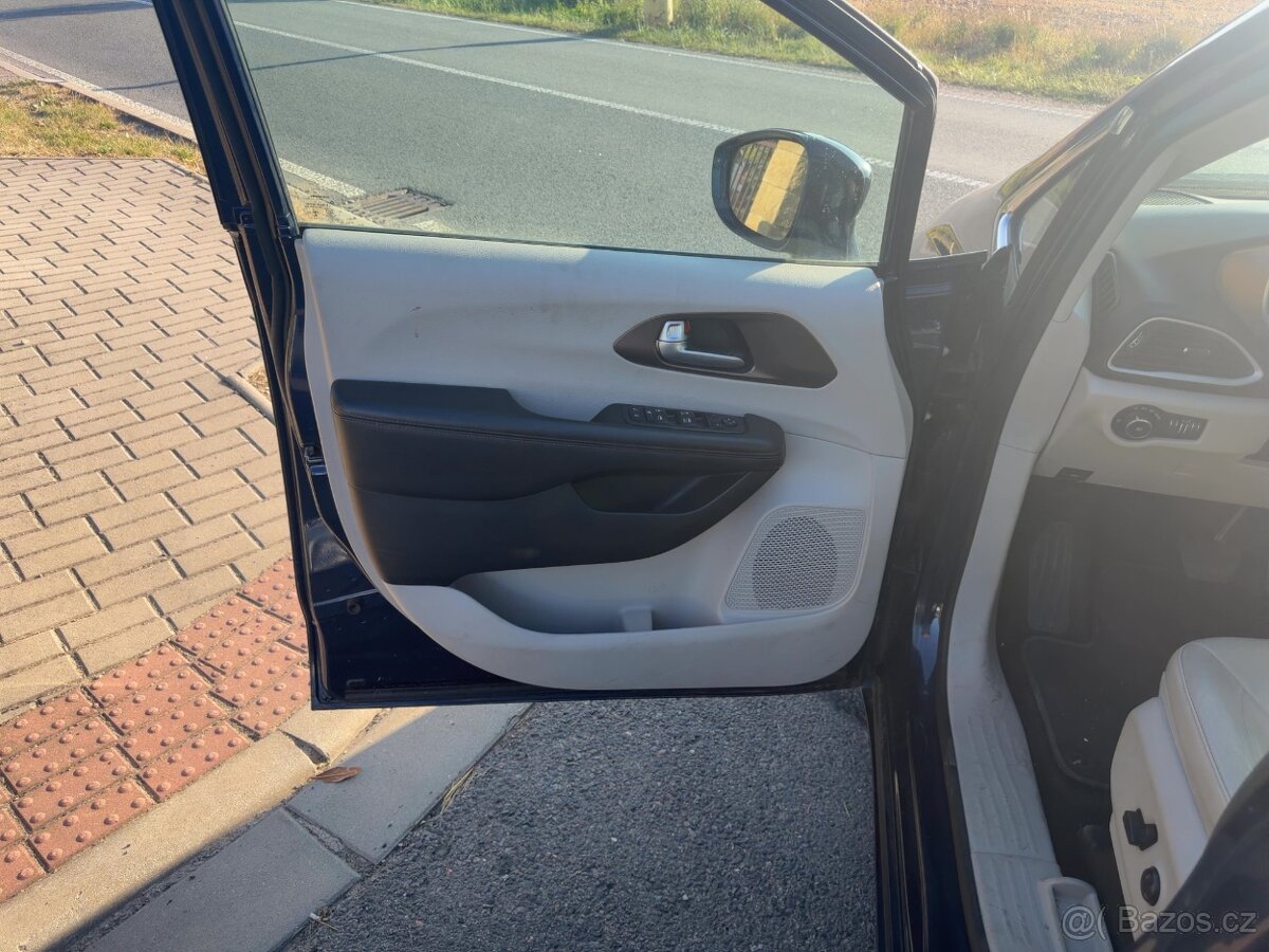 Chrysler Pacifica 3,6 Limited LPG Radar 360 2018 DPH - 13