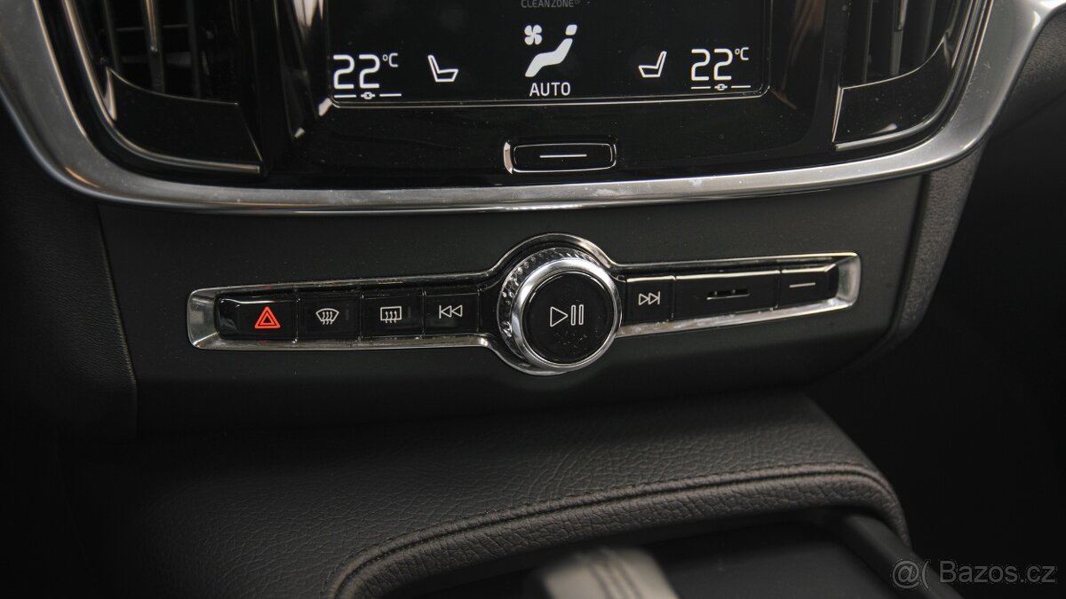 Volvo V90, CC B4 2,0/145kW AWD DPH - 13