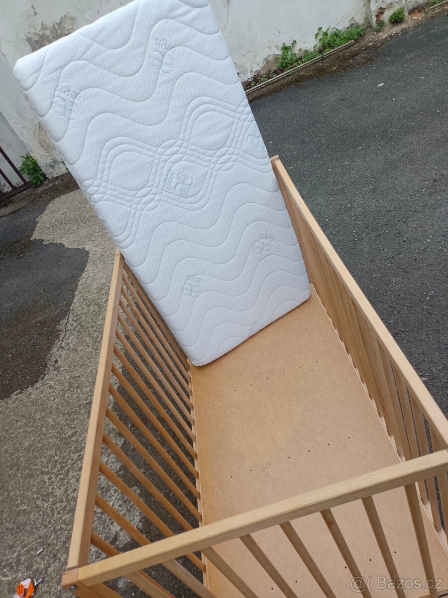 Dětská postýlka včetně příslušenství. - 13