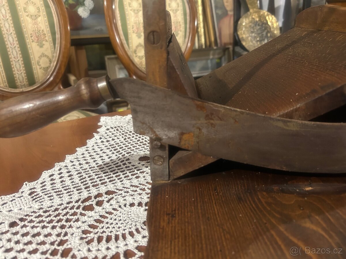 Starožitný ruční kráječ chleba - 13