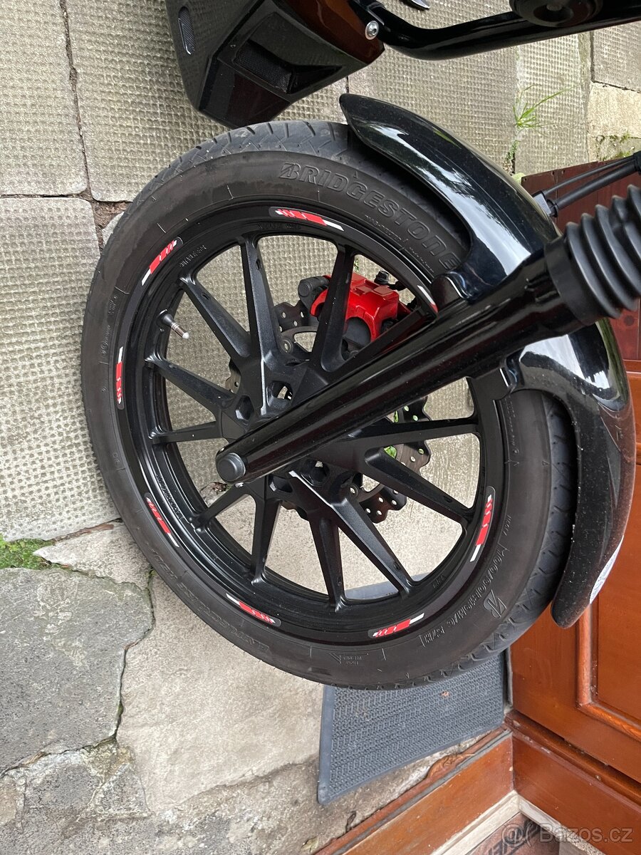 YAMAHA XV 950 BOLT - 13