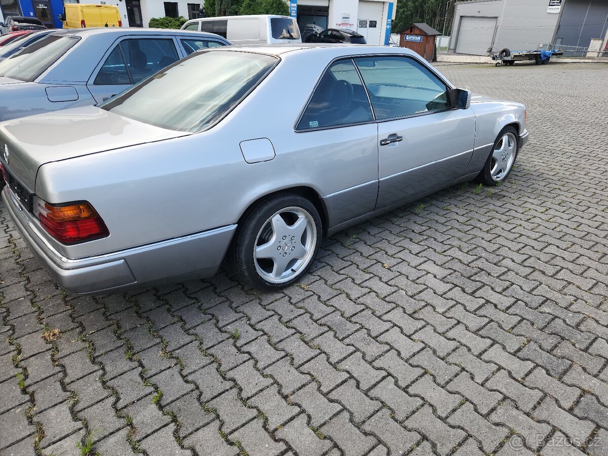 Mercedes 124 coupe - 13