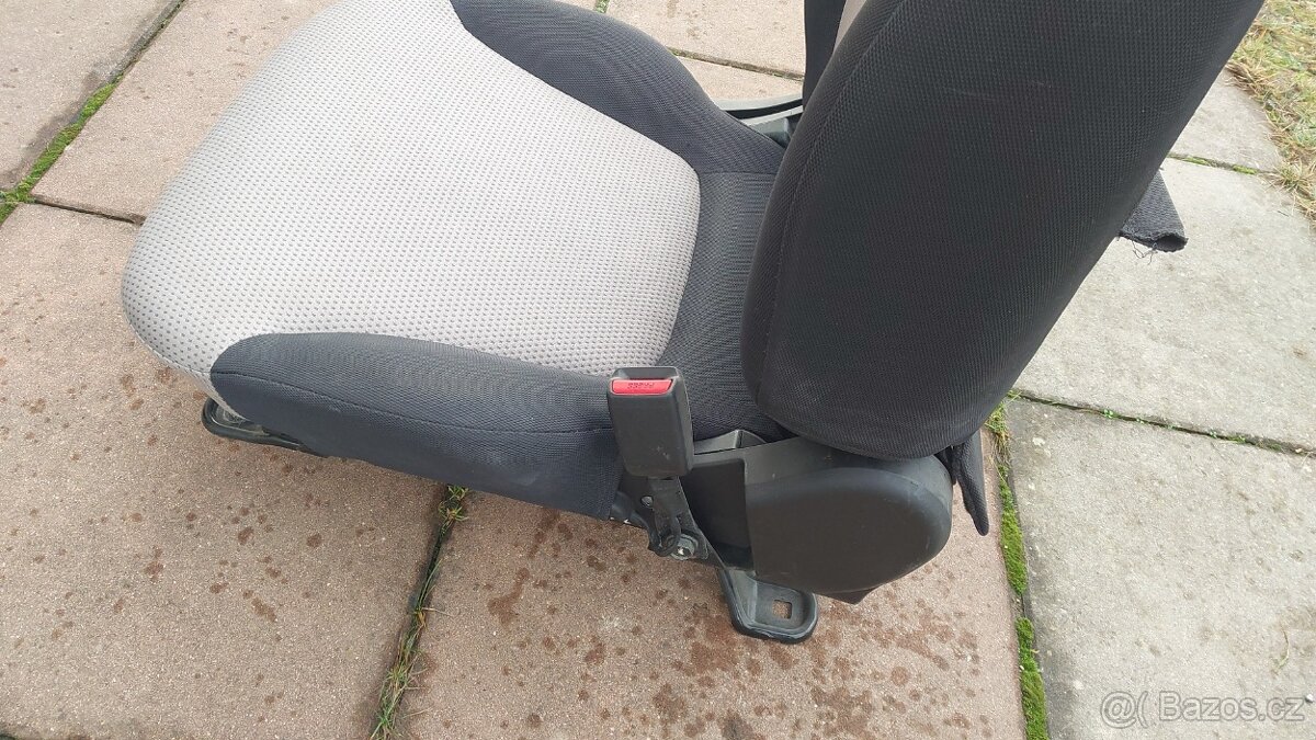 Mitsubishi L200 DID sedadlo spolujezdec - 13