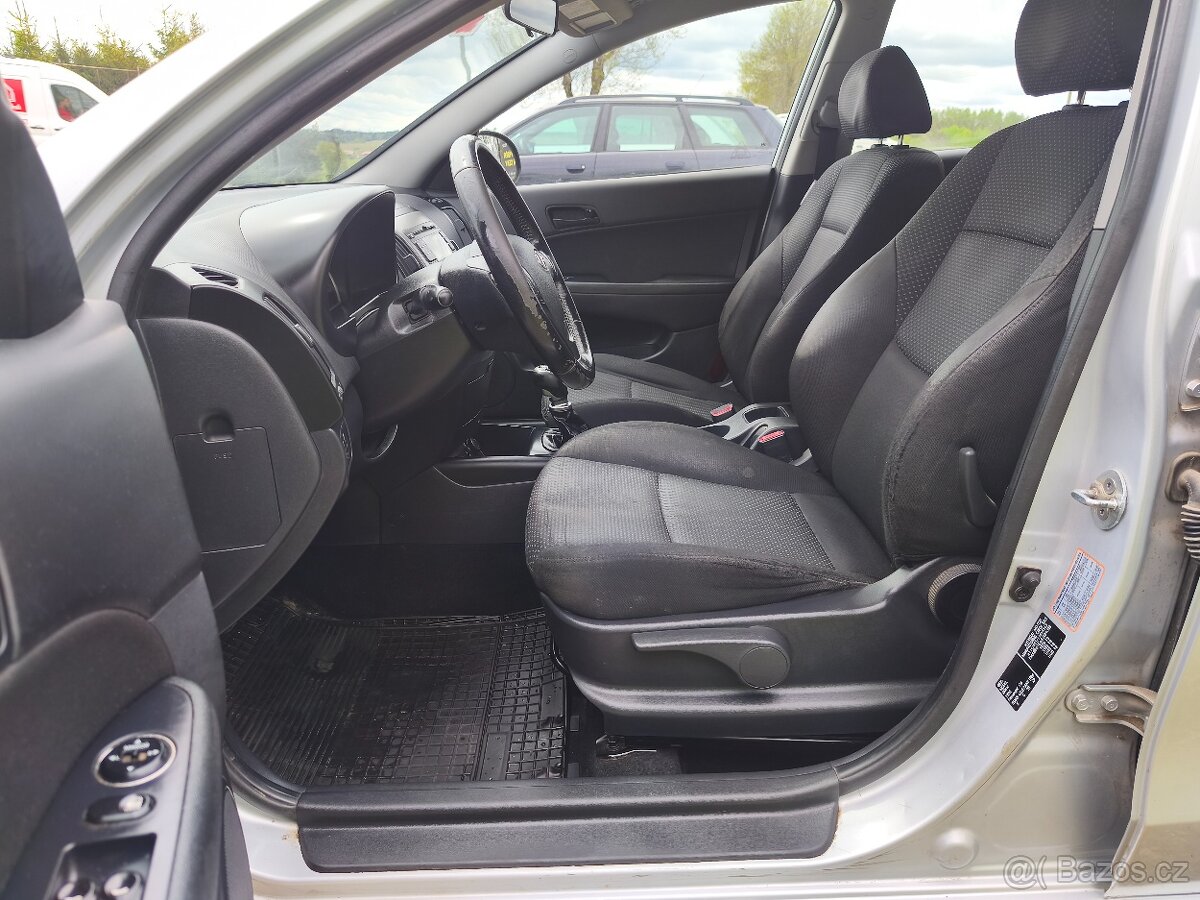 Hyundai i30 CW 1.6 CRDi - 13
