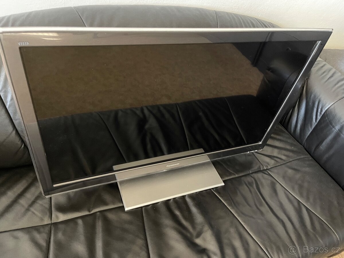 3D Smart TV Panasonic 32'' + Set-Top Box Strong SRT 82 - 13