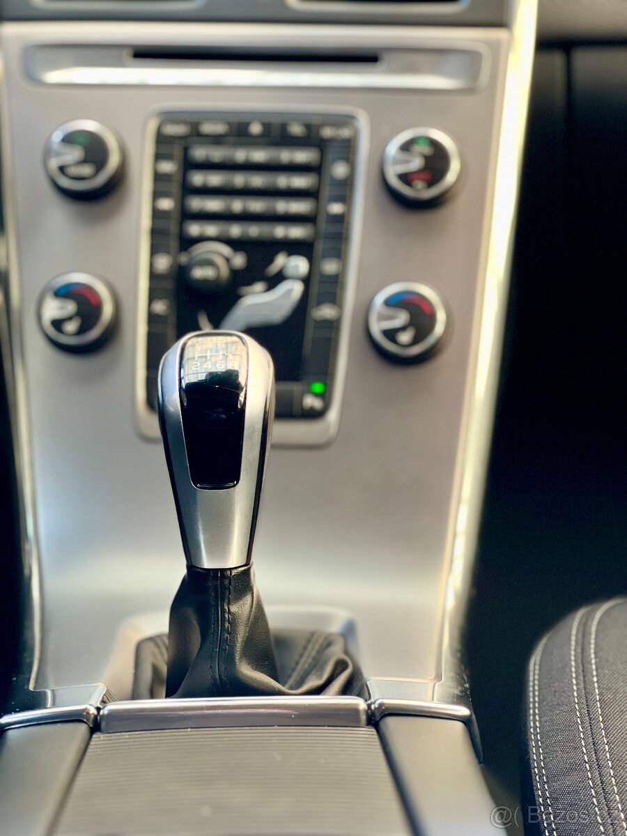 Volvo XC60 110 kW, 2.0 D3, BIXENON, NAVI - 13