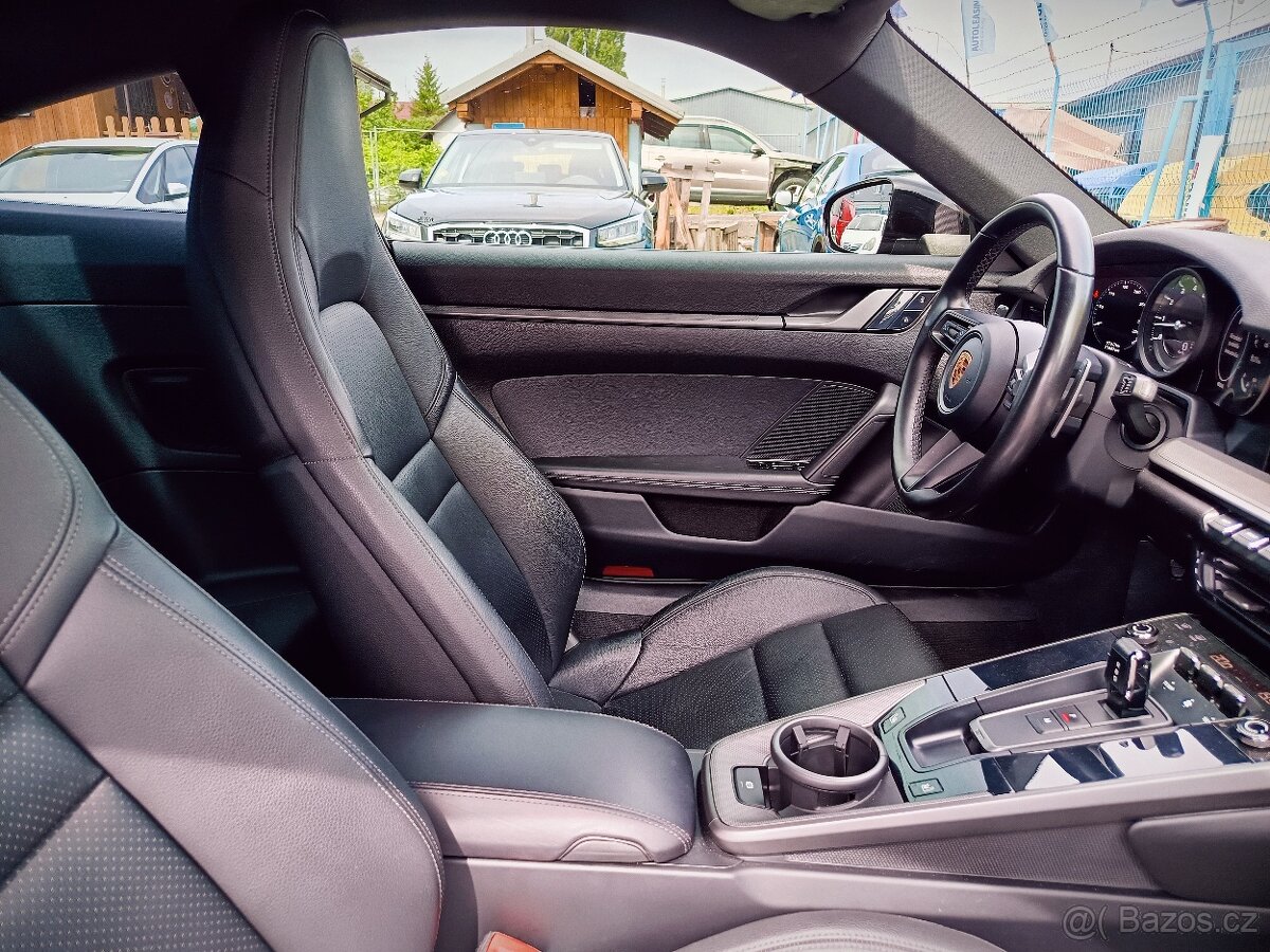 Porsche 911 Carrera 4 Coupé 911/992 ČR - 13