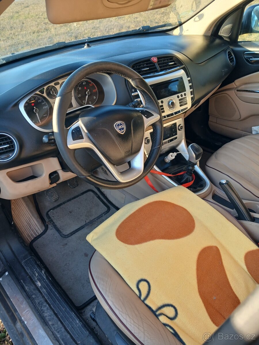 Lancia Delta 2.JTD 121kw - 13