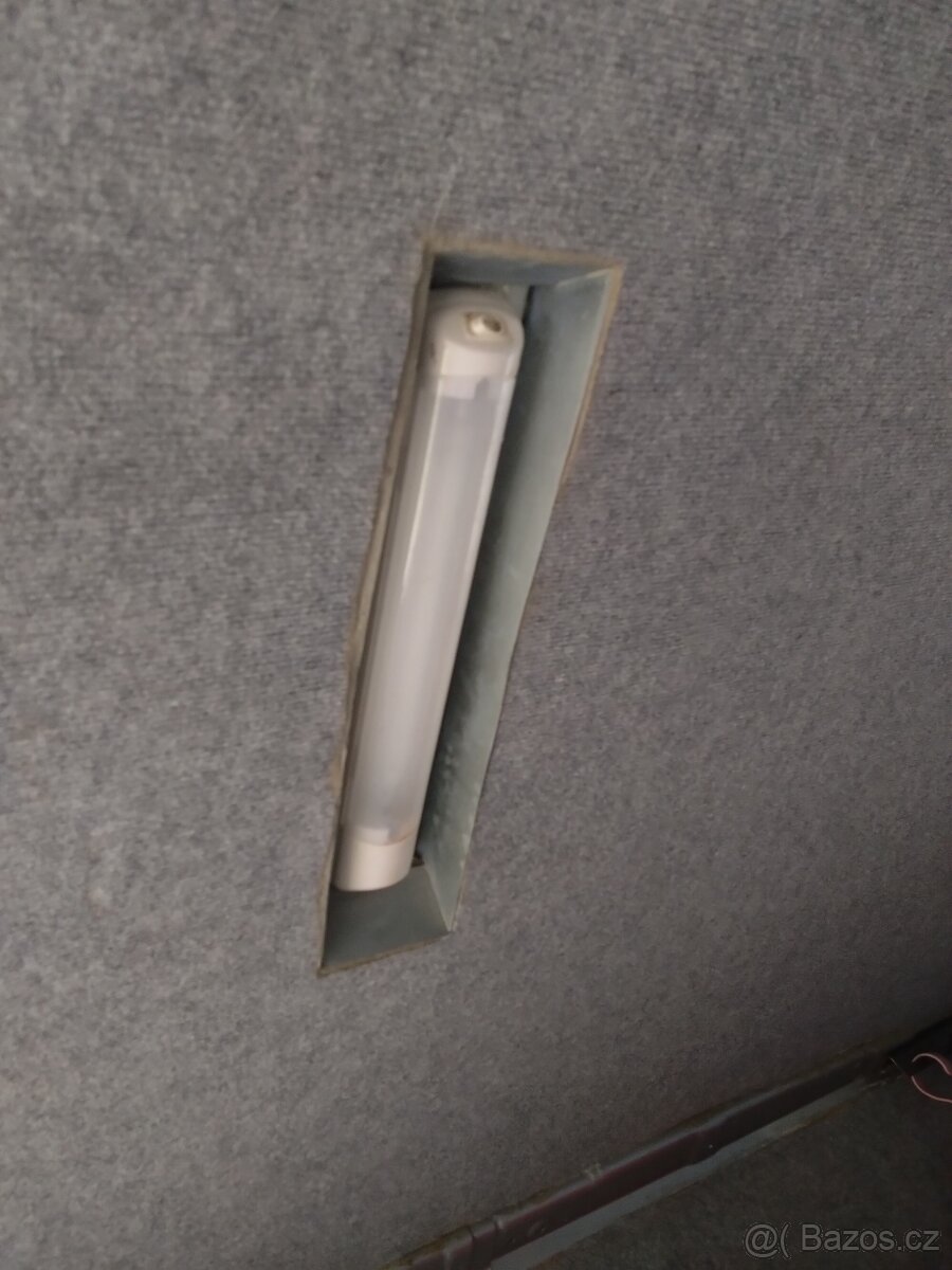 Obytná dodávka ideální pro rybáře nebo pejskaře - 13