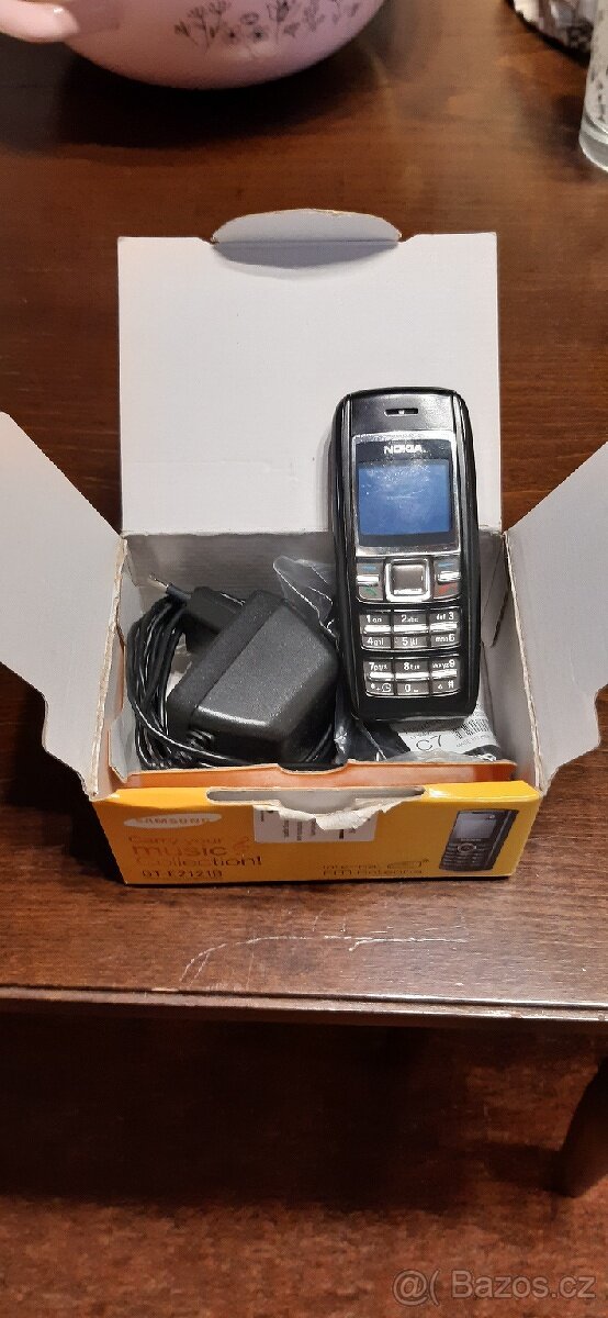 Retro telefony + Hodinky + tlačítkový telefon NOKIA - 13