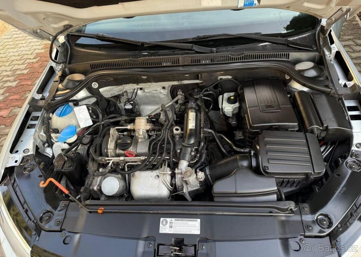 Volkswagen Jetta 1,2TSi/ 77kw serviska výhř.sed benzín - 13