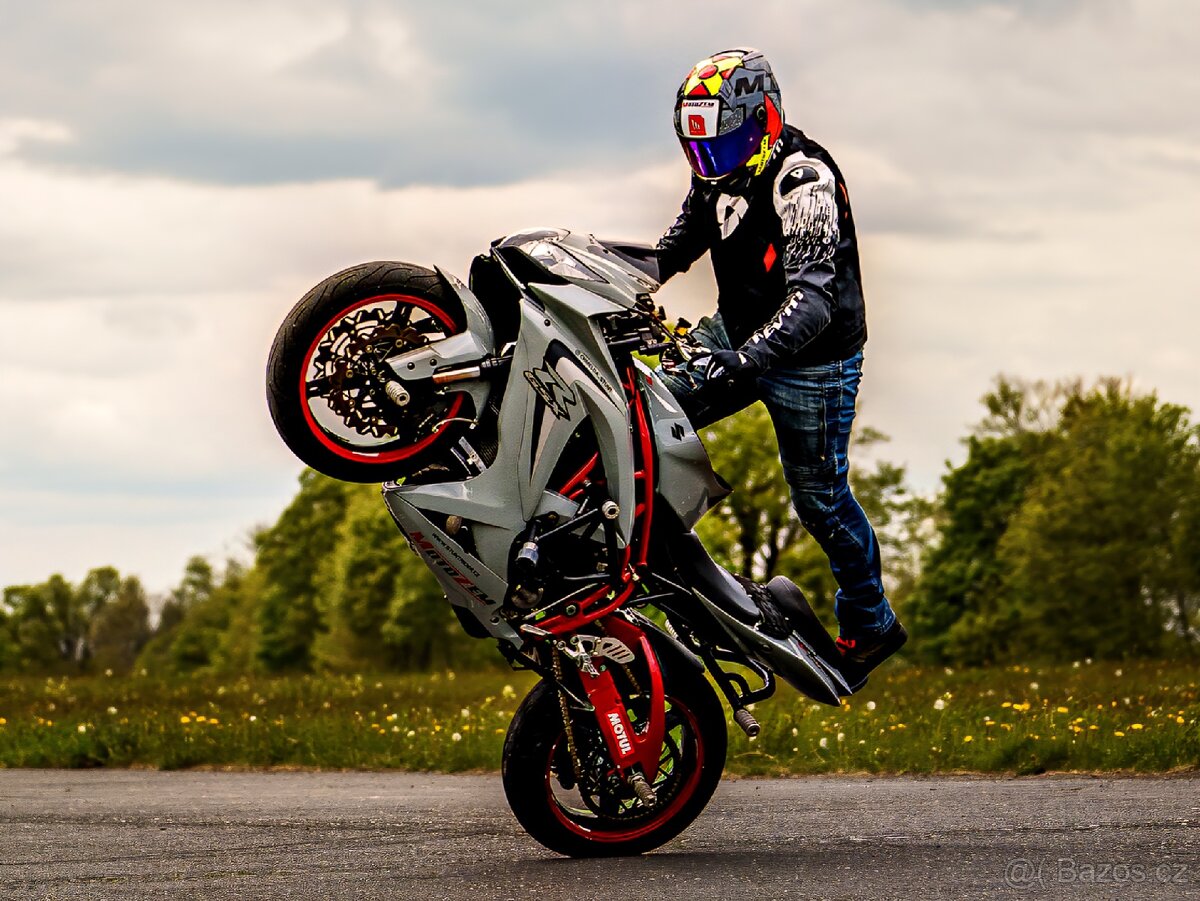 Suzuki GSX-R 750 K7 Stunt - 13