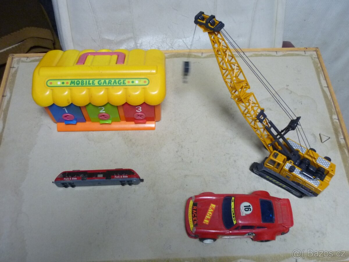 HRAČKY-TRAKTOR A ZEMĚDĚL.STROJE,JEŘÁB,POLICEJ.AUTO,KAMIONY A - 13