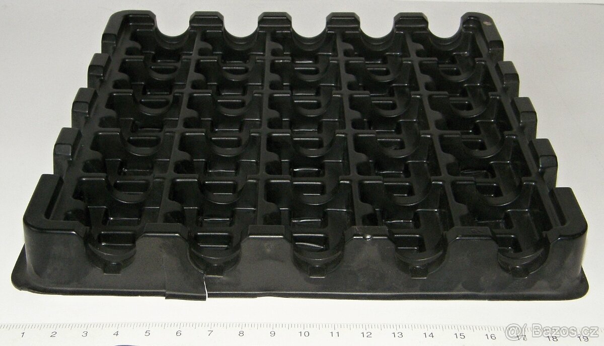 Plastová plata pro drobné součástky, materiál - 13