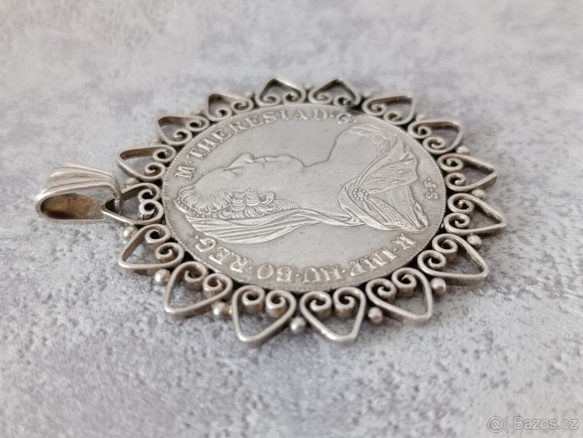 Velká stříbrná mince - tolar Marie Terezie v rámečku, PUNC - 13