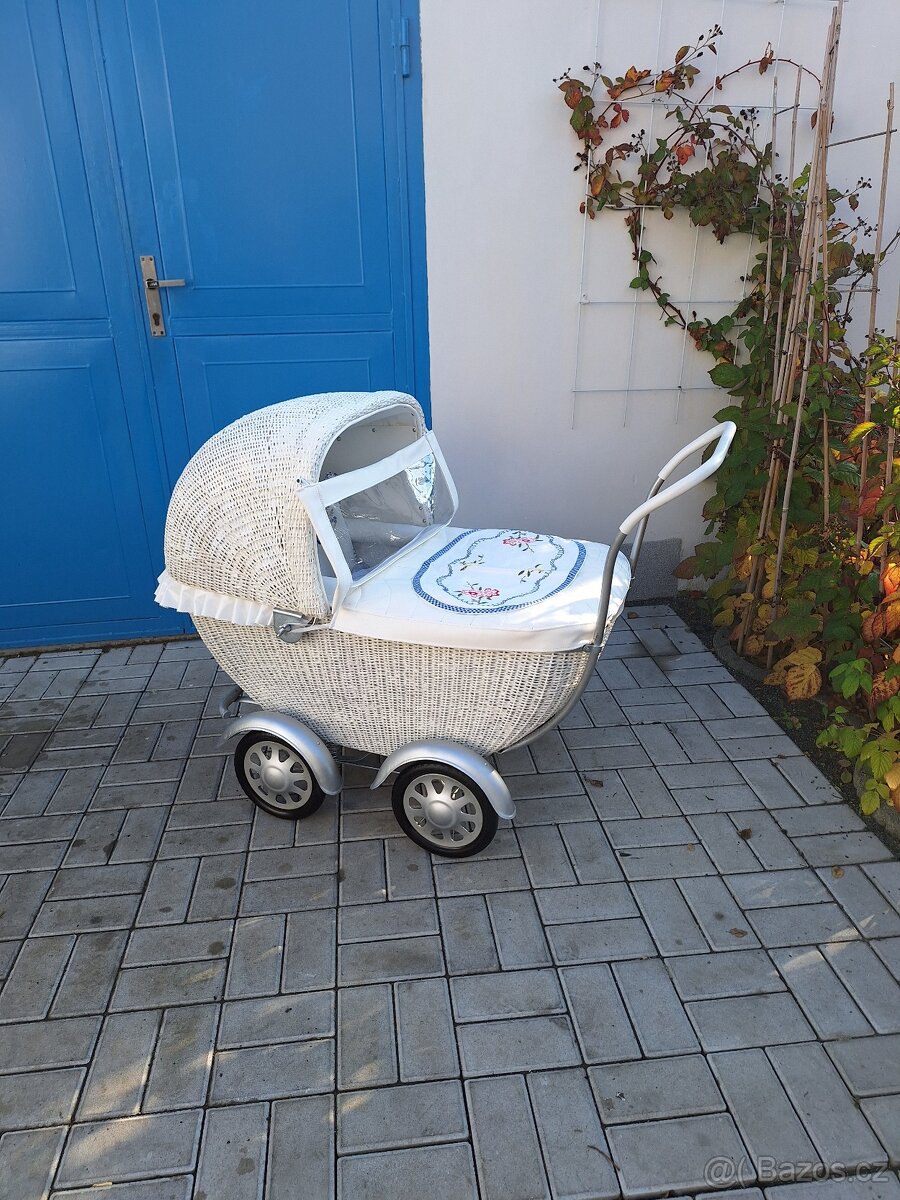 Retro proutěný kočárek Liberta pro dítě - 13