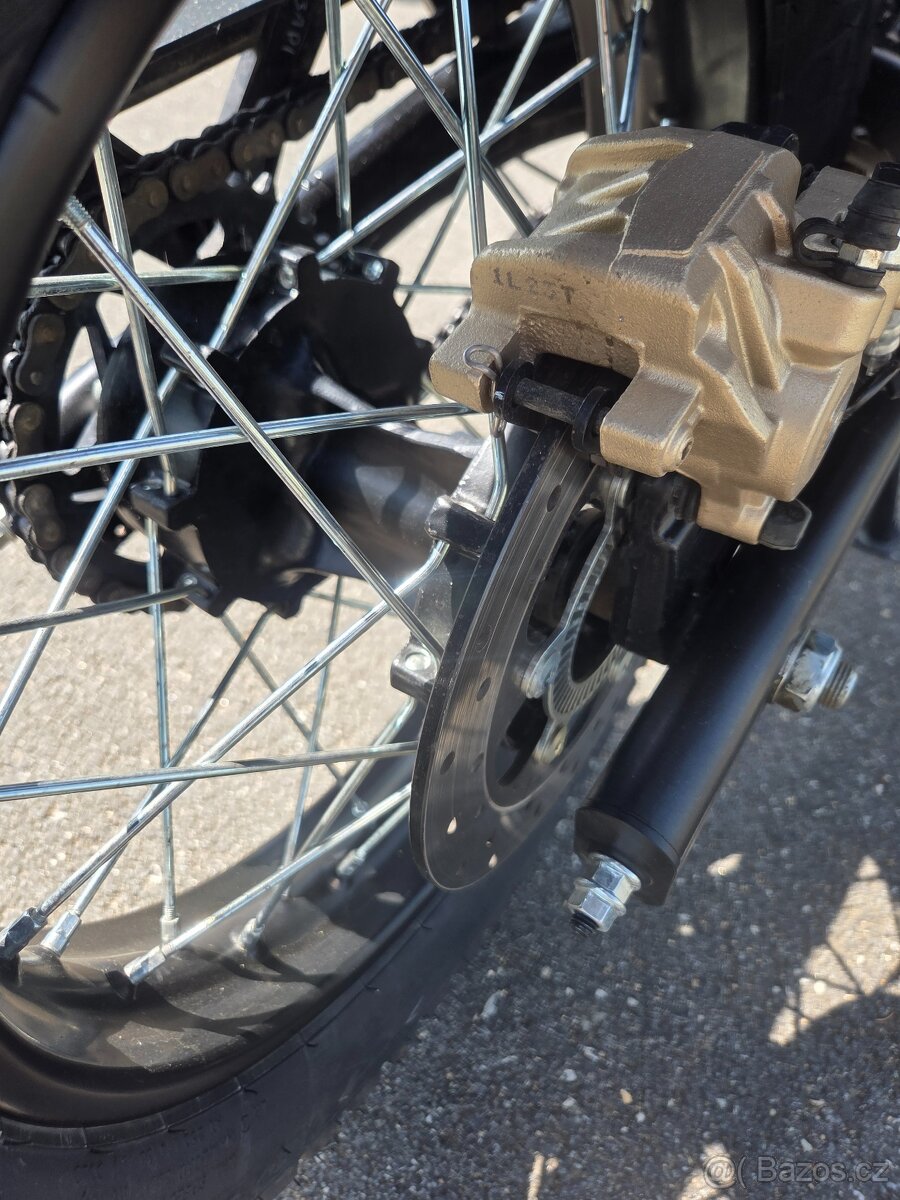Royal Enfield Himalayan 411 - 13