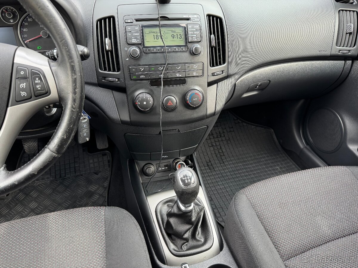 Hyundai i30 1,4i Trikolor Plus ČR - 13