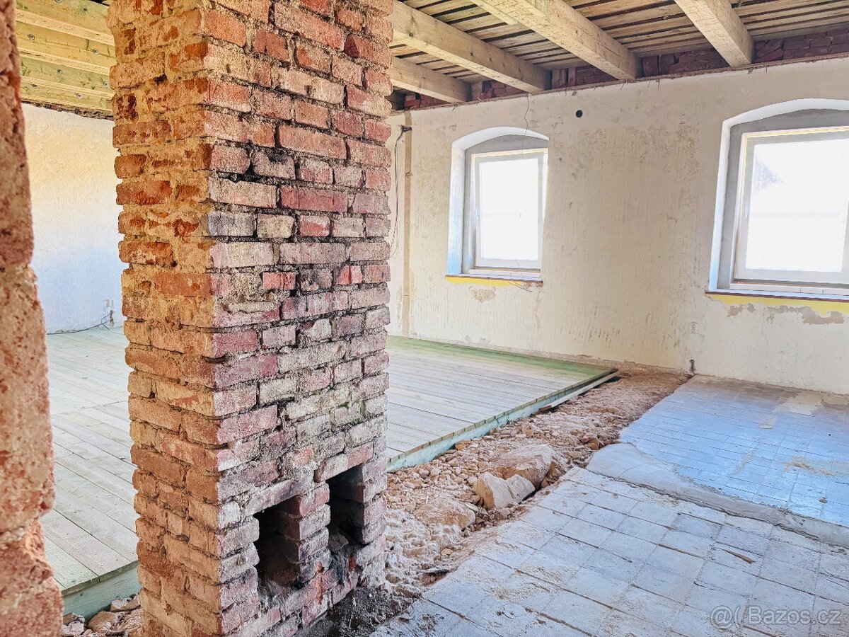 Cihlový dům u dálnice, Vráž u Písku - 13