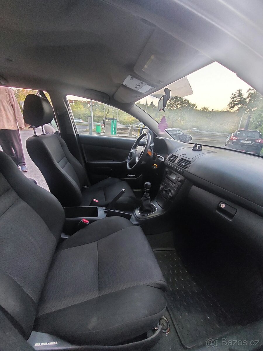 Prodám Toyota Avensis combi - 13