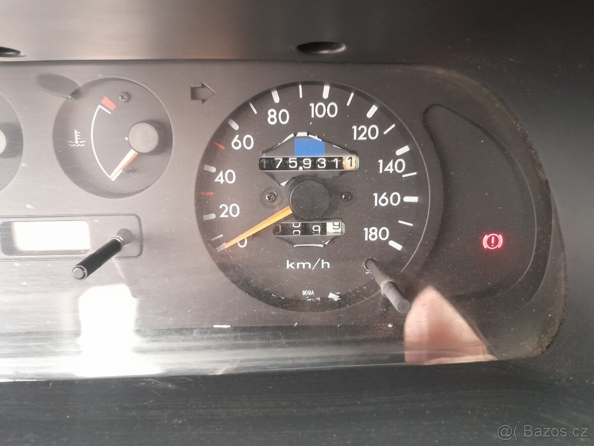 Nissan terrano nová STK 7míst klimatizace šnorchl - 13