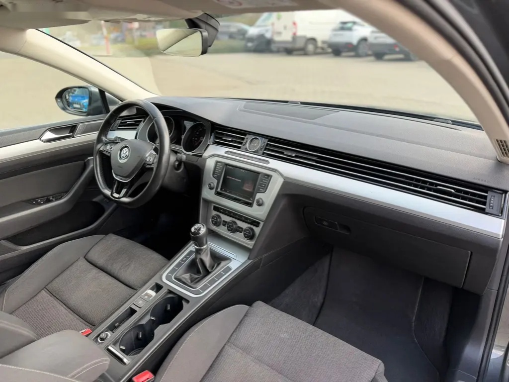 Volkswagen Passat - 13
