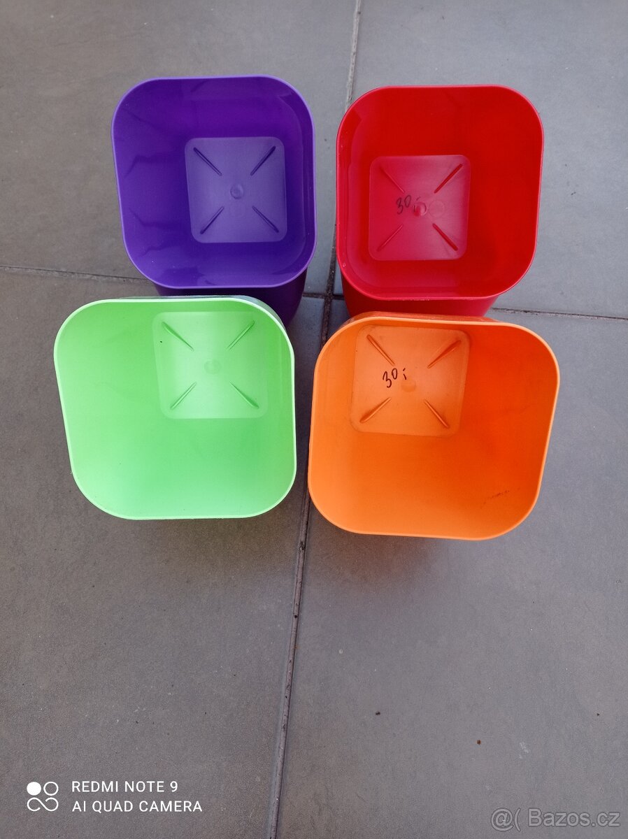 Květináče, keramické figurky - 13