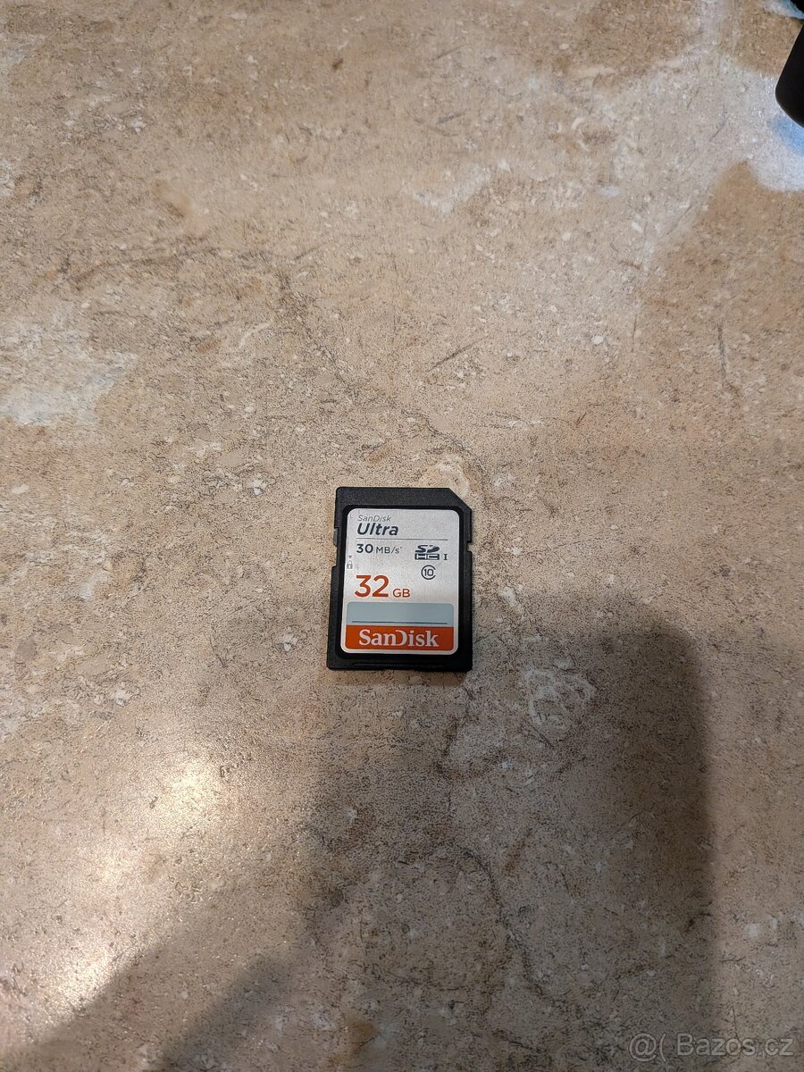 Nikon 610 + 2 objektivy a příslušenství - 13