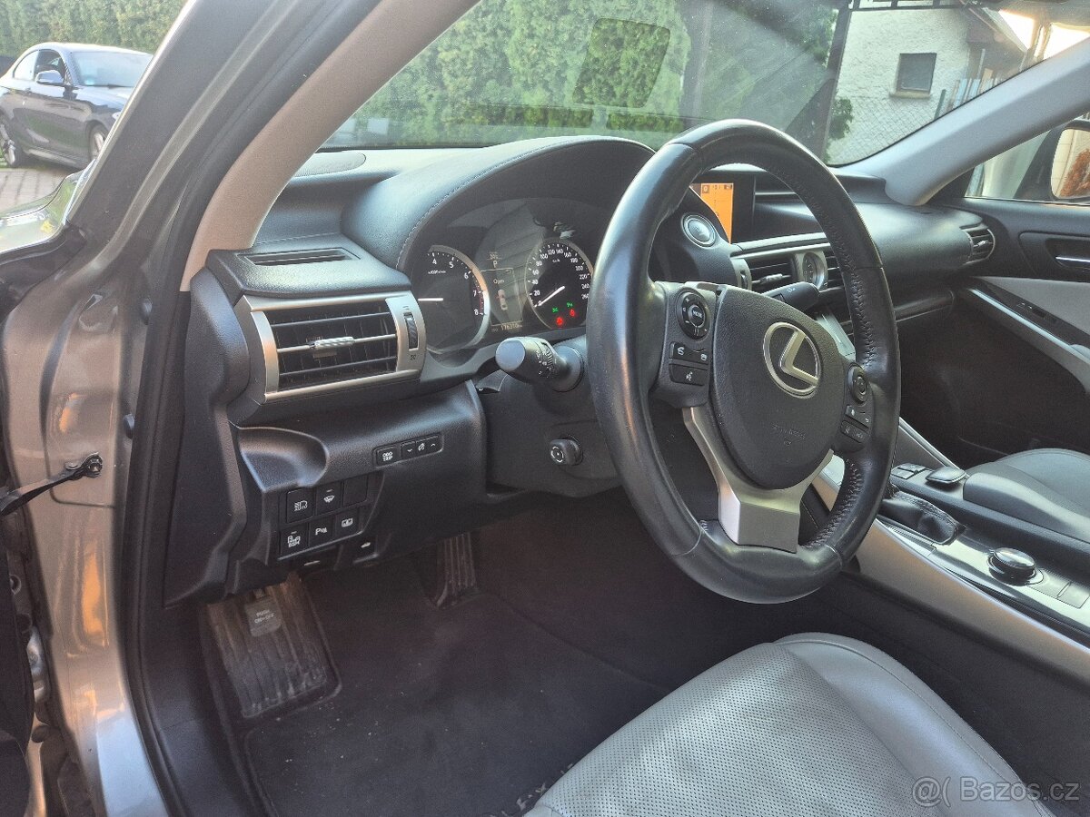 Lexus IS 250 A/T V6 benzín - 13
