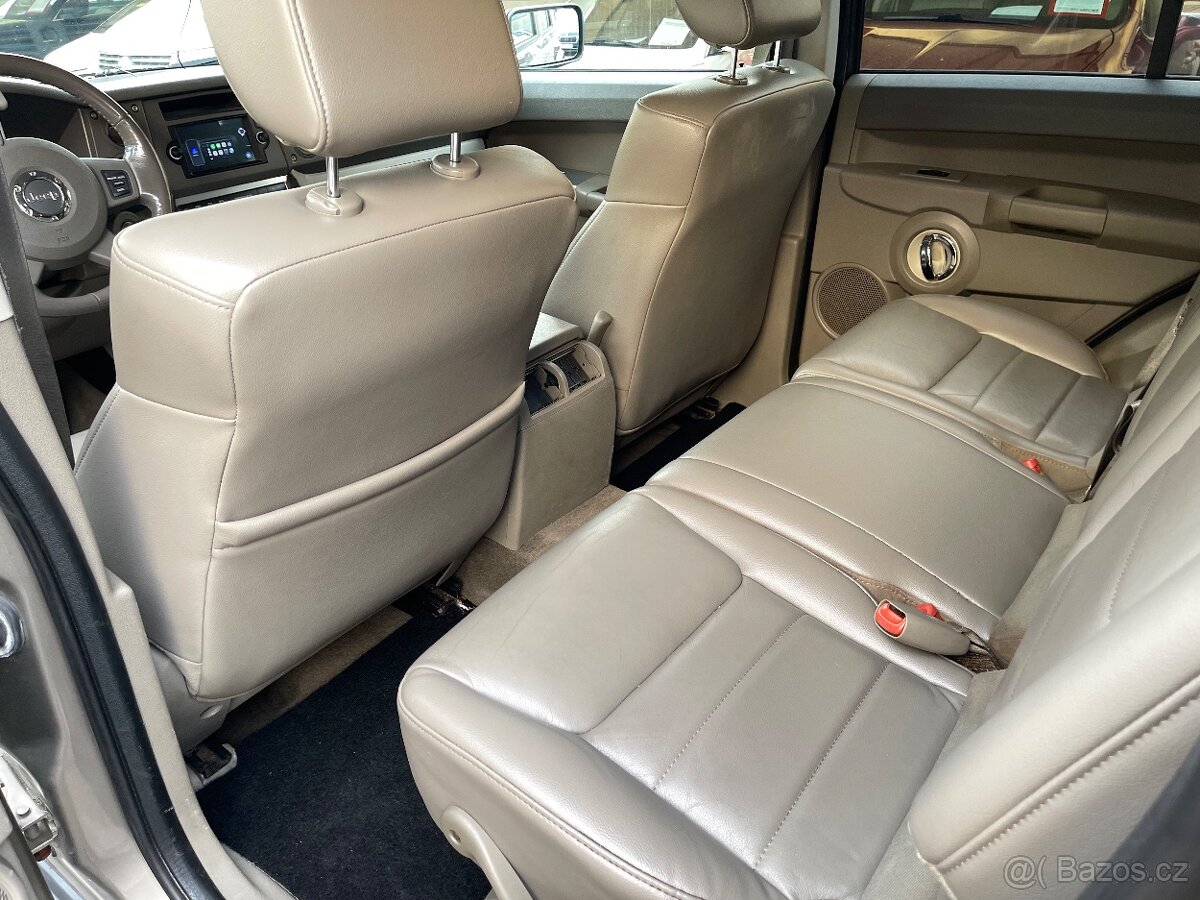 Prodám Jeep Commander 4,7 V8 AT - 13